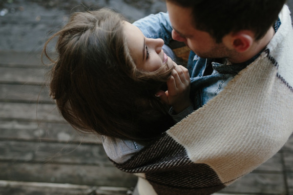 couples tantra retreat hugging couples tantra retreat hugging
